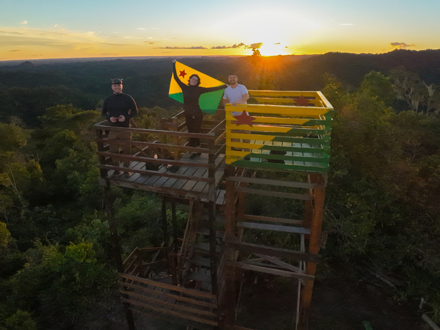 registro da equipe do Amaz&ocirc;nia Vox no Mirante do Divisor