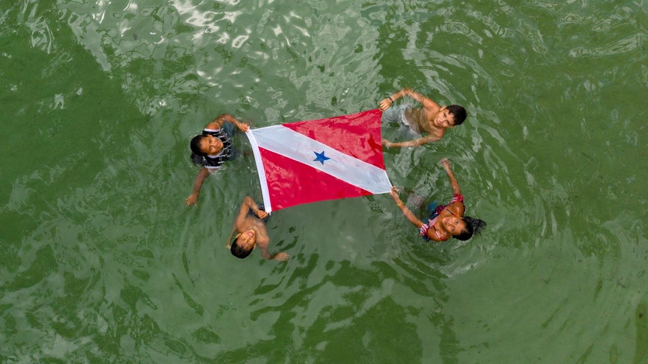 As águas do Lago Azul